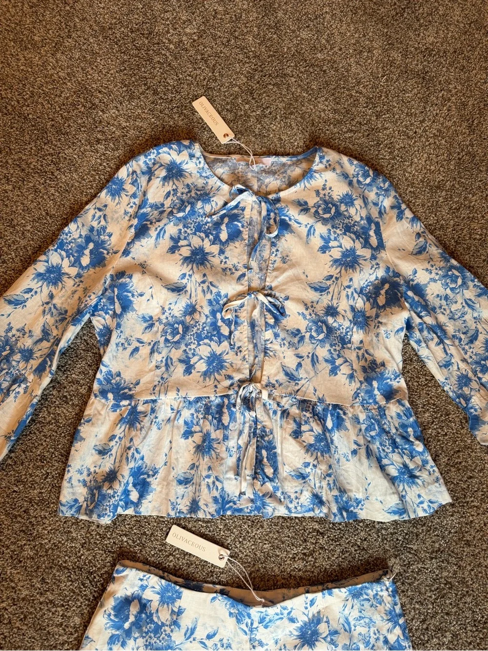 NWT Olivaceous Blue and White Floral Two-Piece Set Top & Shorts Sz L 100% Cotton - Picture 3 of 16